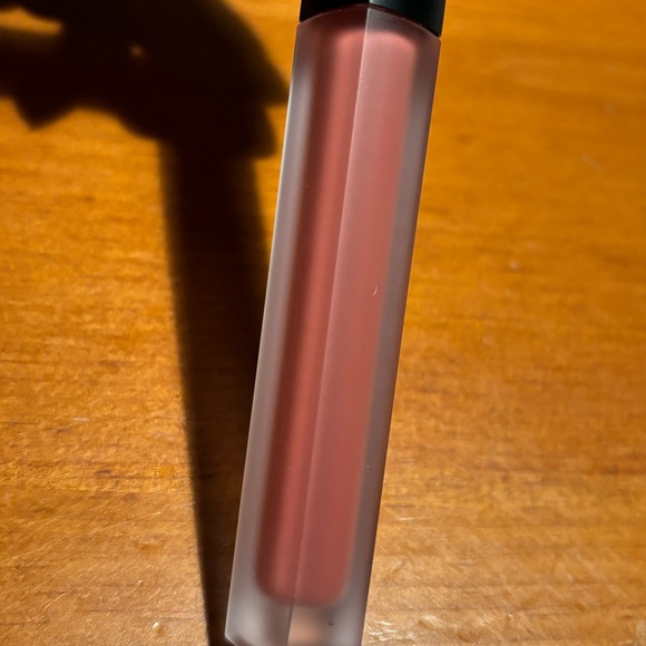 Huda Beauty Liquid Matte Lipstick Bombshell - Picture 8 of 16